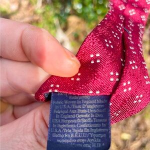 Brooks brothers statement tie